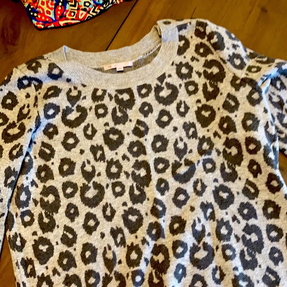 Gap Lg Animal print Sweater